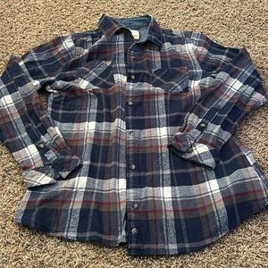 Women’s Large Legendary Whitetails button down flannel
